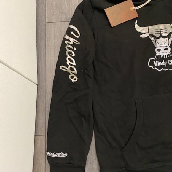 Mitchell & Ness Chicago Bulls iridescent Black Hoodie NWT - Picture 4 of 6
